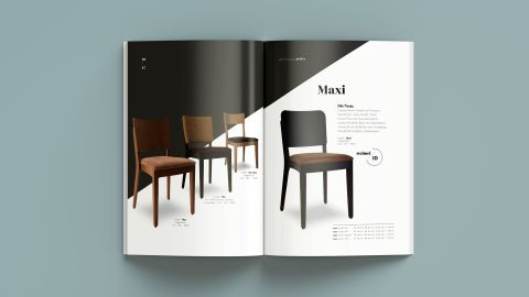 Geöffnete Steimel-Broschüre zeigt das Stuhlmodell "Maxi" in verschiedenen Varianten, mit Fokus auf Design und Materialien.