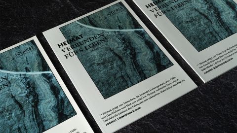 Detailaufnahme des Titelblatts des Heimatkatalogs von Jogerst Steintechnologie zu Natursteinmaterialien aus Europa.