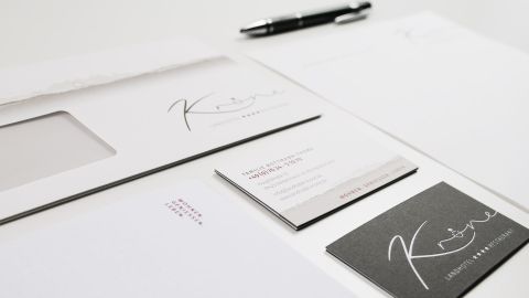 Landhotel Krone Geschäftsausstattung Hochwertige Geschäftsausstattung des Landhotels Krone mit Briefpapier, Visitenkarten, Umschlag und Kugelschreiber.